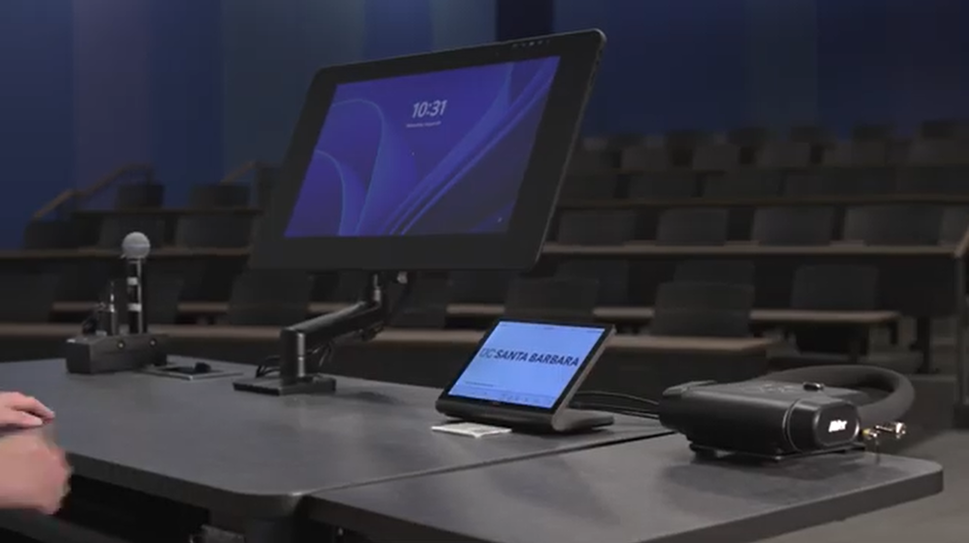 Multi-Screen Lecture Hall