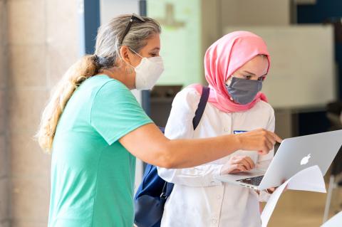 Lisa Berry helping a graduate student during a workshop